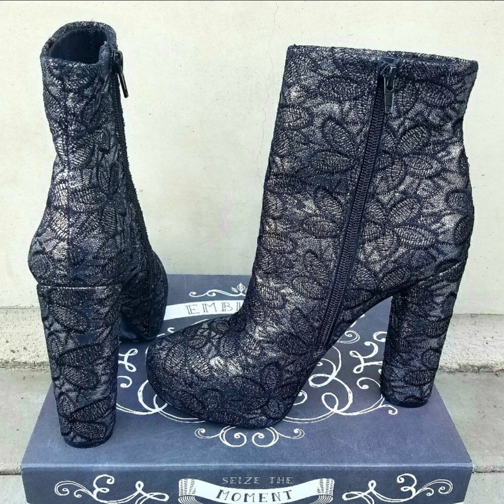 Gorgeous Metallic Embroidered Steve Madden Booties - Picture 6 of 6